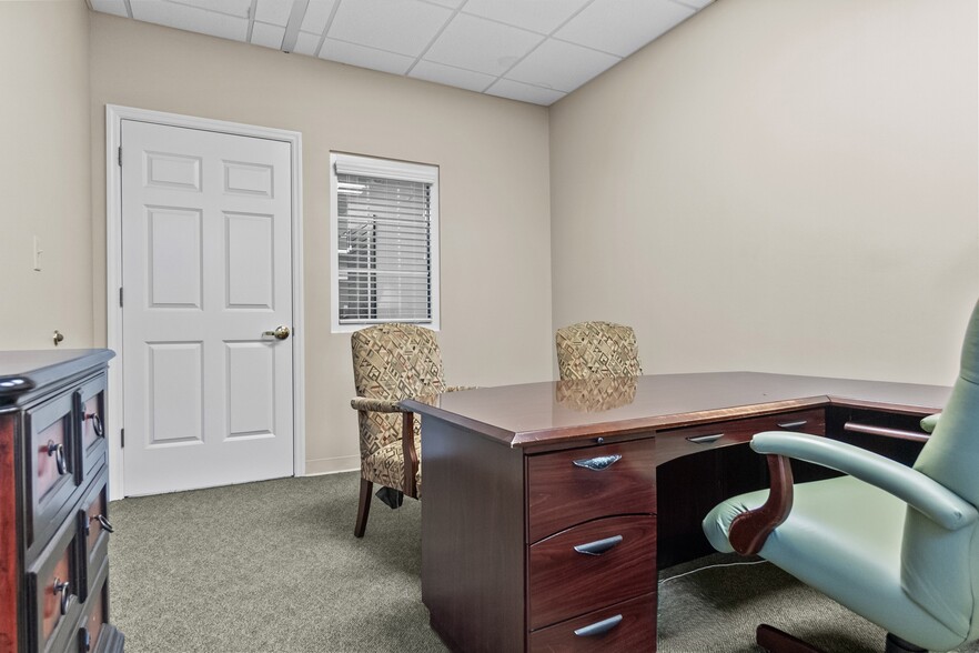 More Photos Of 239 Cedric St, Leesburg Office For Sale