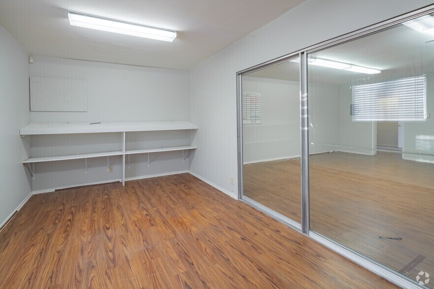 More Photos Of 923 S Prairie Ave, Inglewood Warehouse For Lease