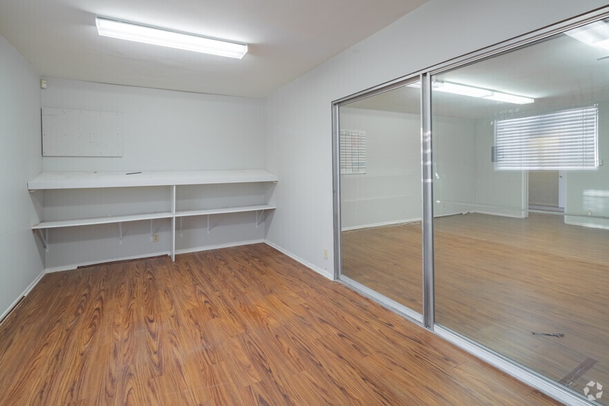 More Photos Of 923 S Prairie Ave, Inglewood Warehouse For Lease