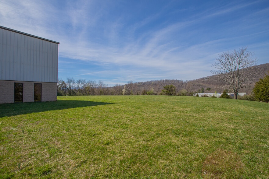 More Photos Of 80 American Wy, Natural Bridge Station Industrial For Lease