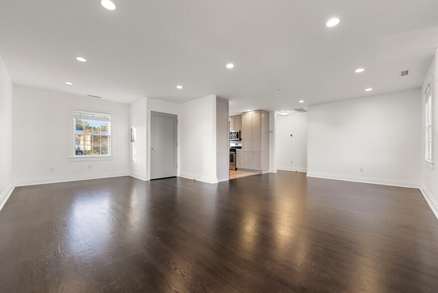 More Photos Of 77 Jefferson Plz, Totowa Office For Sale