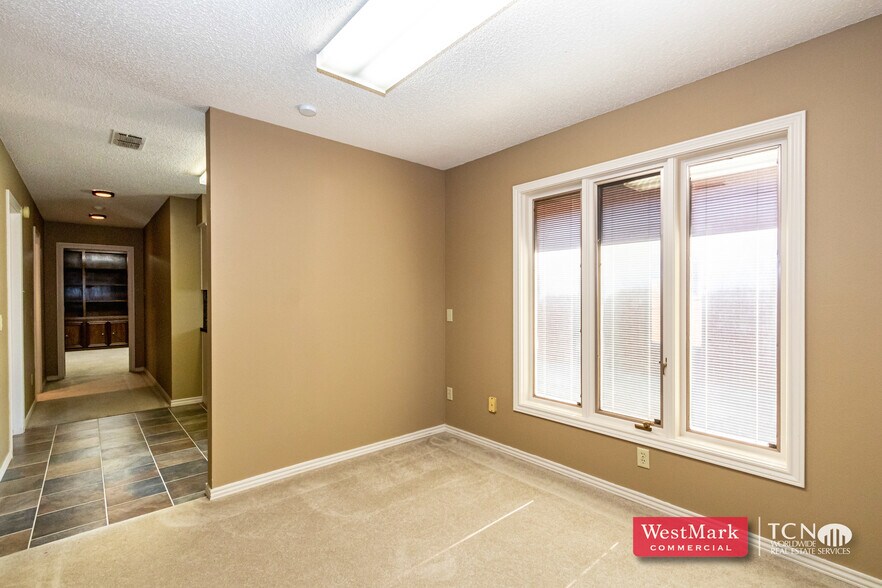 More Photos Of 4010 21st St, Lubbock Office For Lease