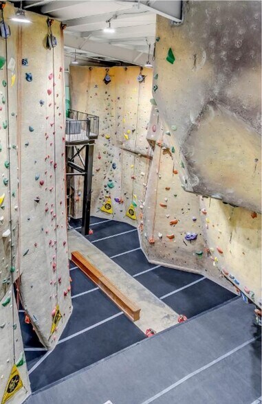 More Photos Of 325 Indian Trl, Harker Heights Industrial For Sale