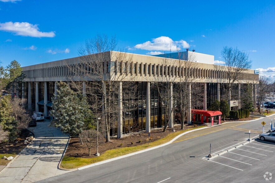 More Photos Of 30100 Telegraph Rd, Bingham Farms Office For Lease