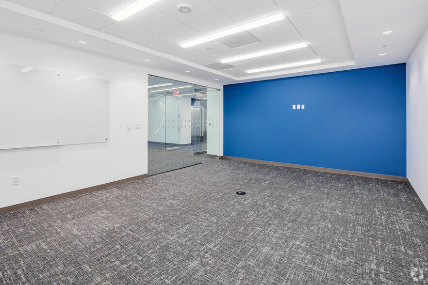More Photos Of 1934 Old Gallows Rd, Vienna Office For Lease