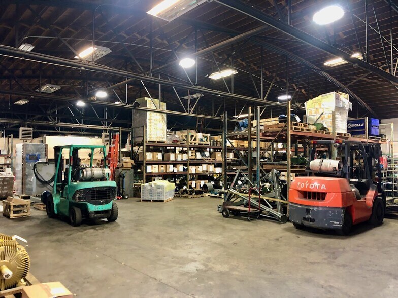 More Photos Of 127 W 28th St, Charlotte Warehouse For Lease