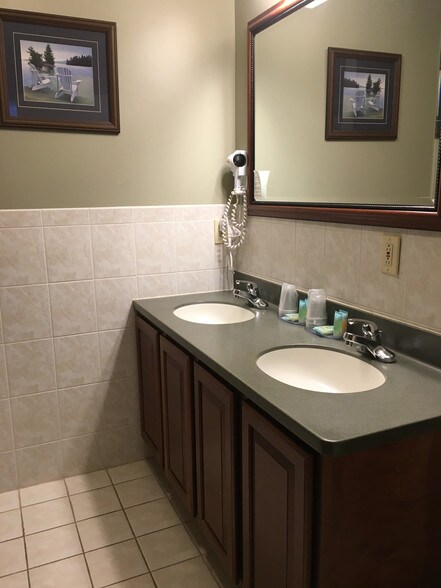 More Photos Of 2839 State Route 30, Speculator Hotel For Sale