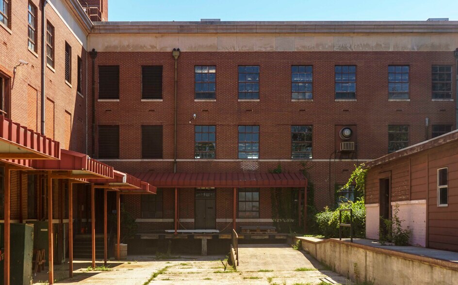 More Photos Of 2235 Anvil Block Rd, Forest Park Office For Sale