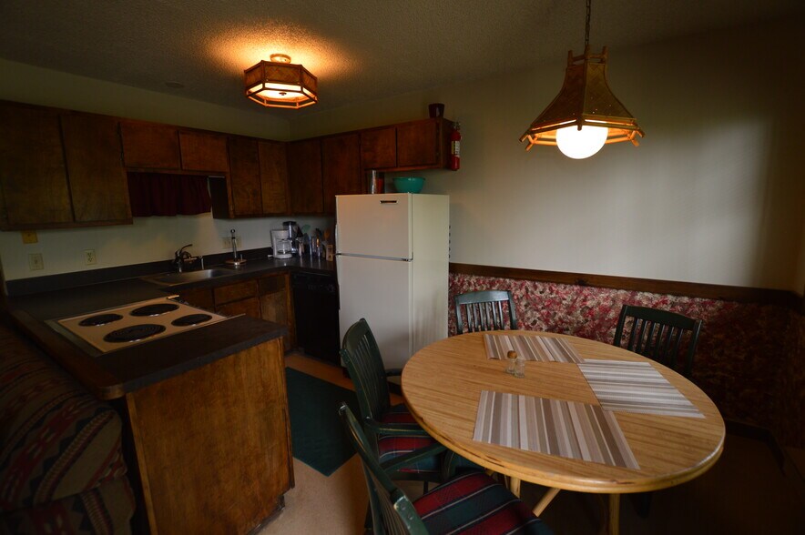 More Photos Of 1412 W Gunnison Ave, Gunnison Apartments For Sale
