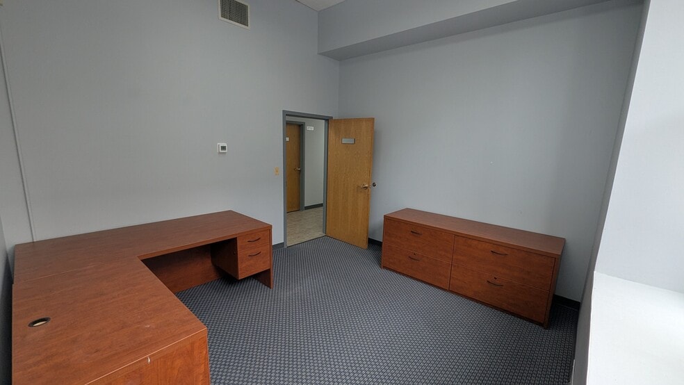 More Photos Of 260 E Main St, Rochester Medical For Lease