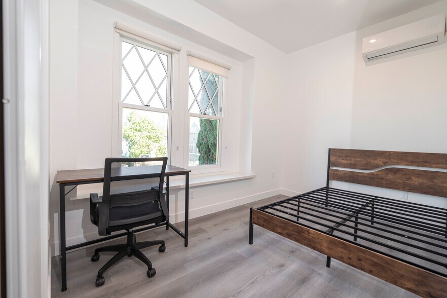 More Photos Of 1016 W 21st St, Los Angeles Apartments For Sale