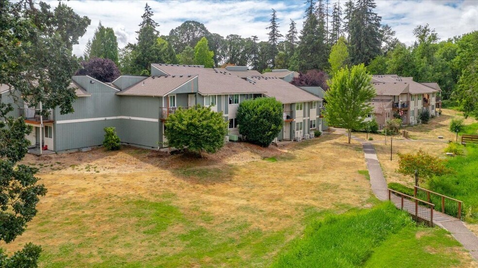 More Photos Of 2048 NE Highway 99W, McMinnville Apartments For Sale