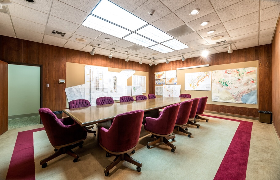 More Photos Of 208 E Houston St, Beeville Office For Sale