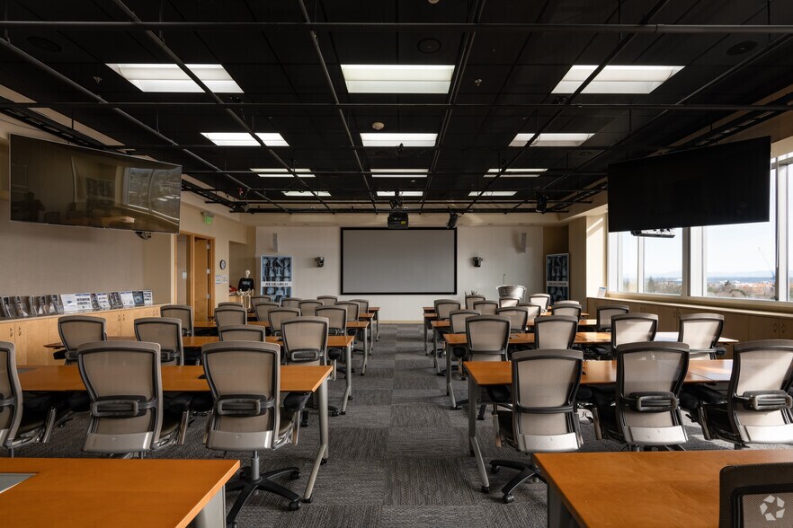 More Photos Of 550 17th Ave, Seattle Unknown For Lease