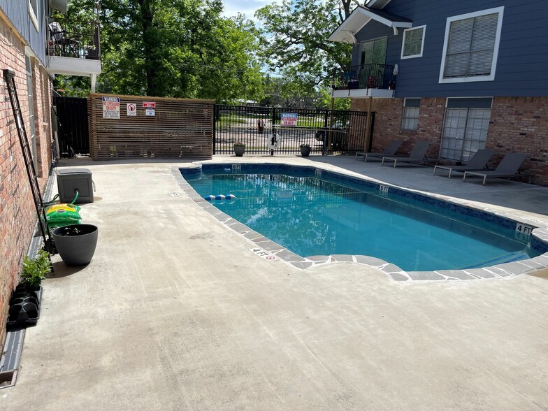 More Photos Of 310 Waco Ave, League City Apartments For Sale