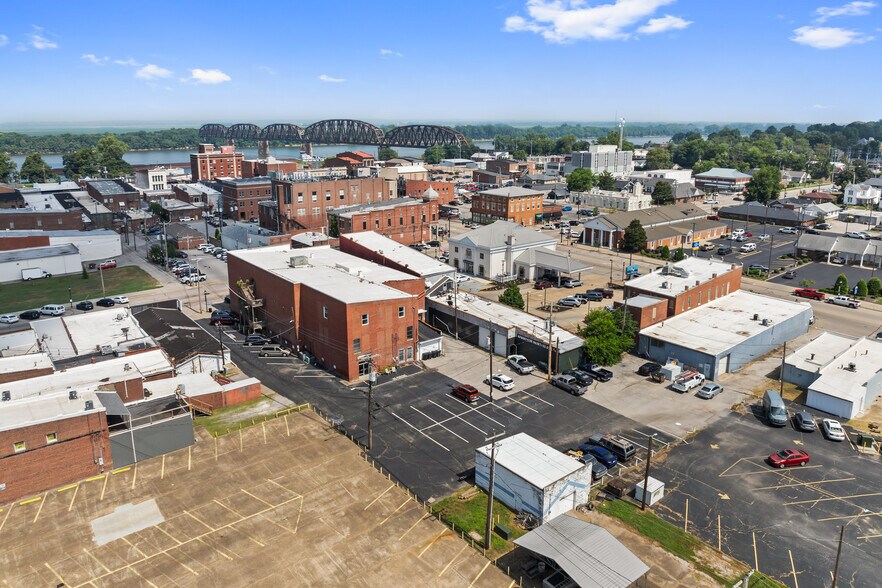 More Photos Of 120 N Elm St, Henderson Storefront Retail Residential For Sale