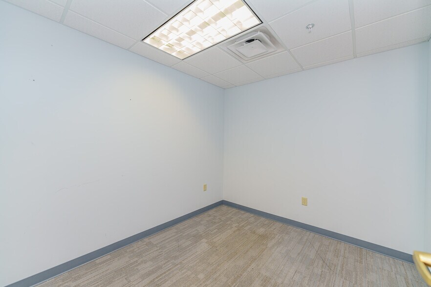 More Photos Of 10 Maxwell Dr, Clifton Park Medical For Lease