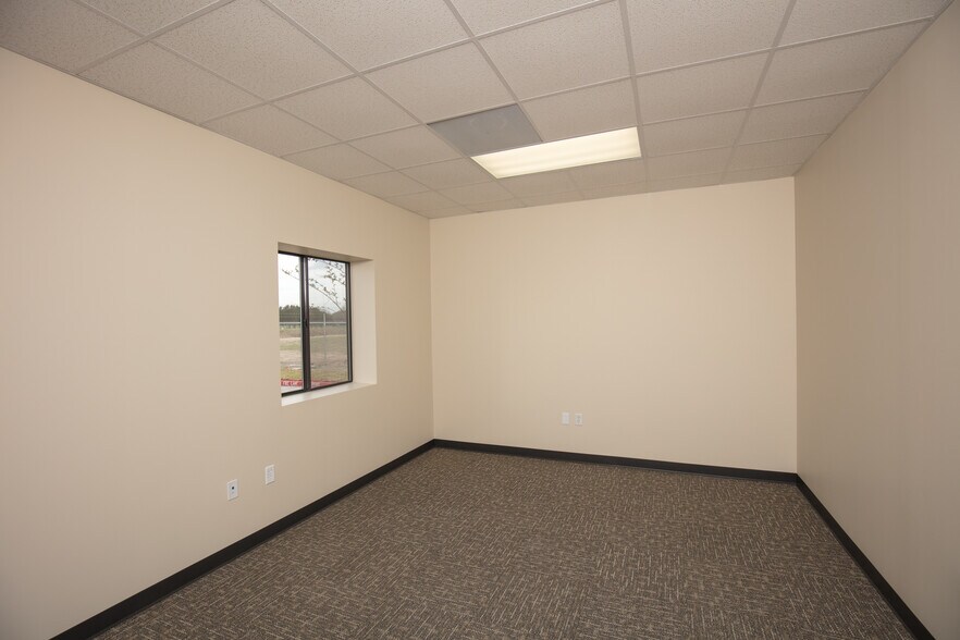 More Photos Of 3406 Longhorn Dr, Houston Warehouse For Lease