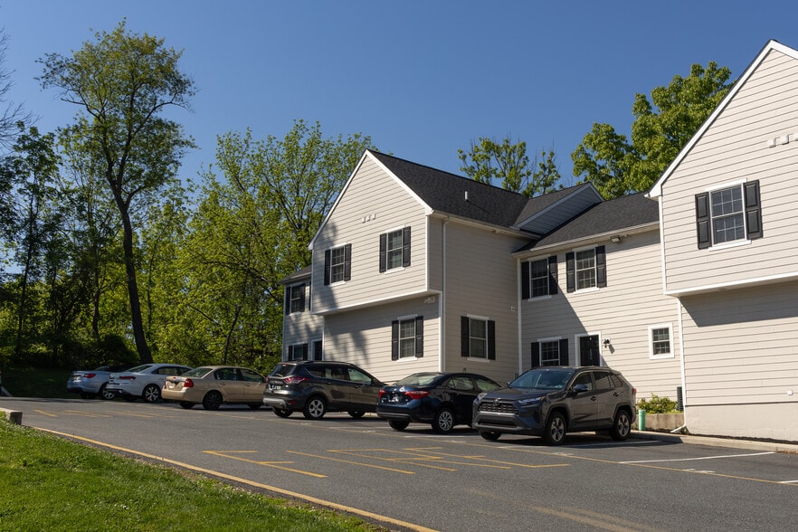 More Photos Of 118 New London Rd, Newark Apartments For Sale