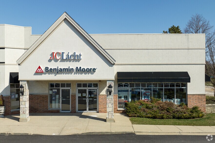 More Photos Of 5320-5340 Grand Ave, Gurnee General Retail For Sale