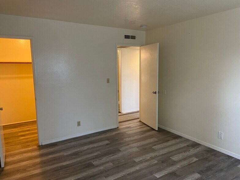 More Photos Of 6004-6012 Gloria Dr, Sacramento Apartments For Sale