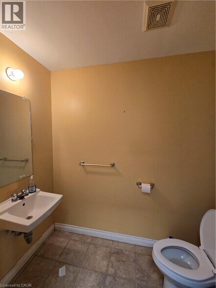 More Photos Of 18 Water St N, Cambridge General Retail For Lease