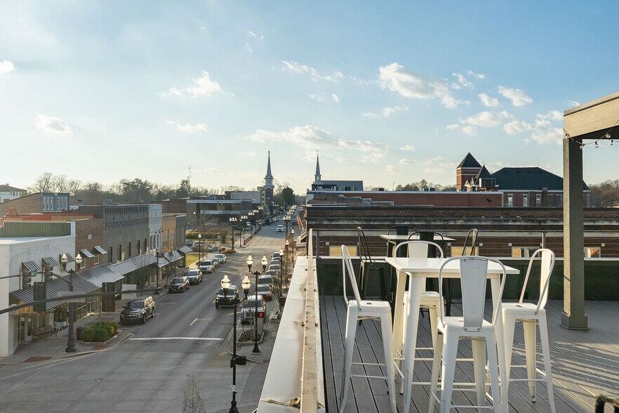 More Photos Of 207 E Main St, McMinnville General Retail For Sale