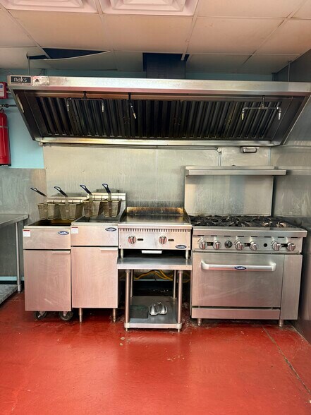 More Photos Of 16677 US Highway 77, Springer Restaurant For Lease