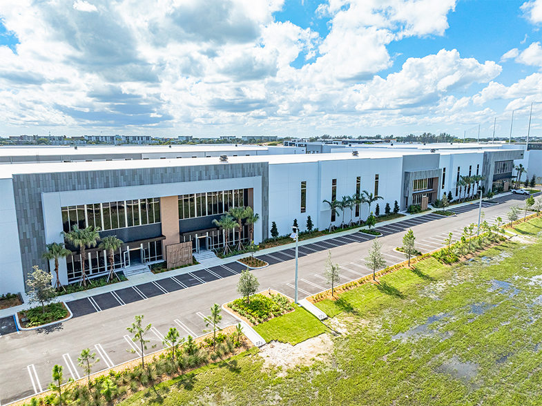 More Photos Of 311 Racetrack Loop, Pompano Beach Unknown For Lease