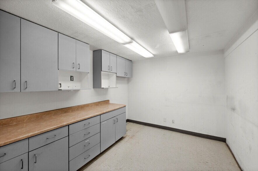 More Photos Of 4375 W Copper Hills Pky, West Jordan Warehouse For Lease