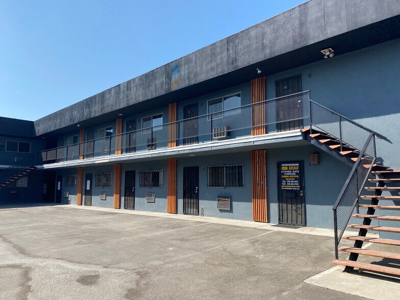 More Photos Of 15904 Strathern St, Van Nuys Office For Lease