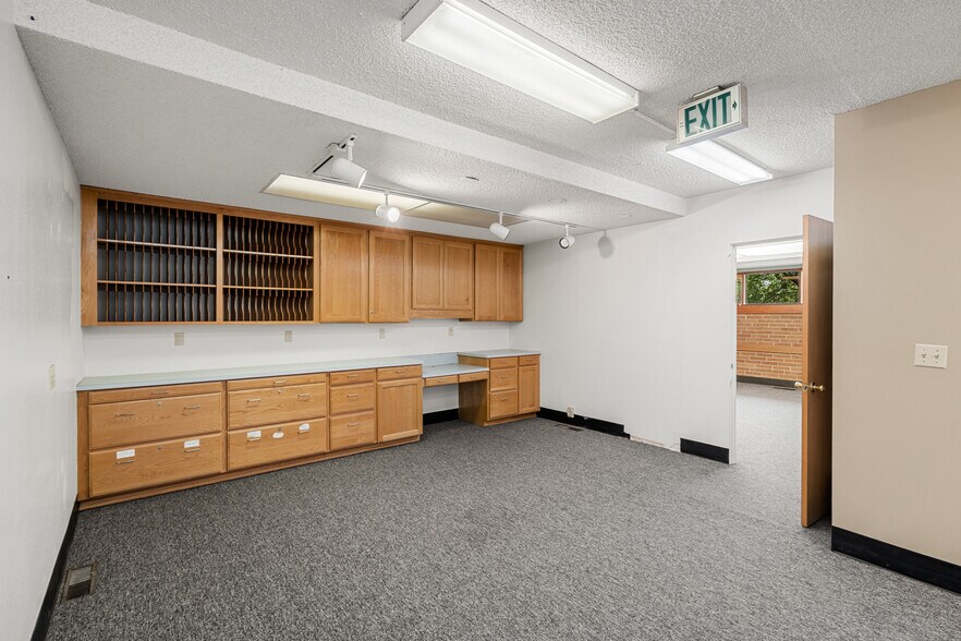 More Photos Of 125 NE Manzanita Ave, Grants Pass Medical For Sale