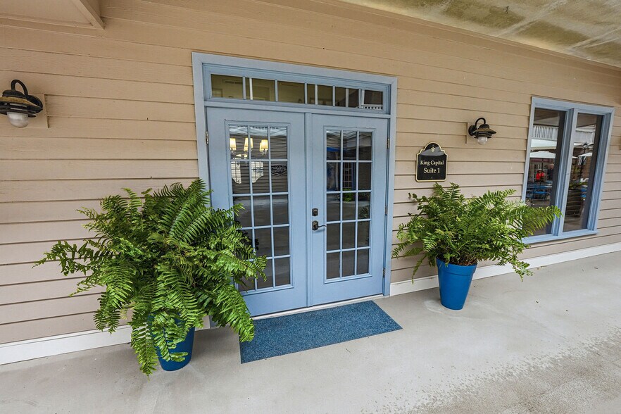 More Photos Of 207 Queen Elizabeth Ave, Manteo Storefront Retail Residential For Sale