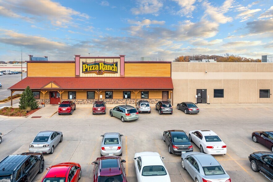 More Photos Of 1300 18th Ave NW, Austin Storefront For Lease