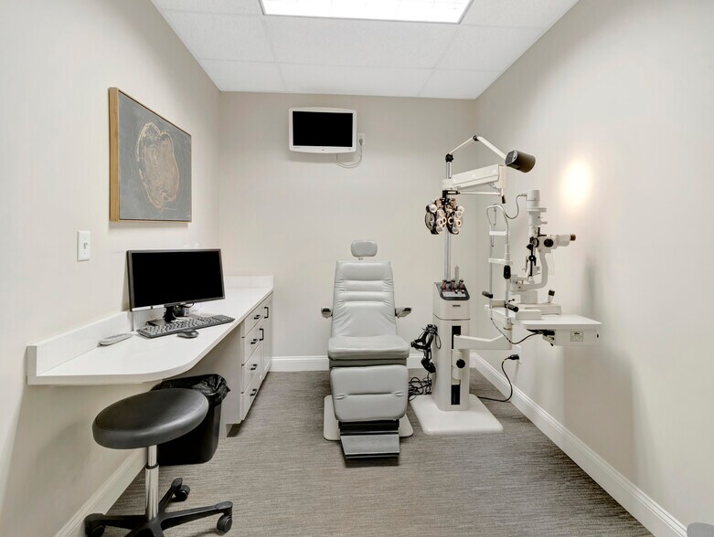 More Photos Of 1-5 N Main St, Mansfield Storefront Retail Residential For Lease