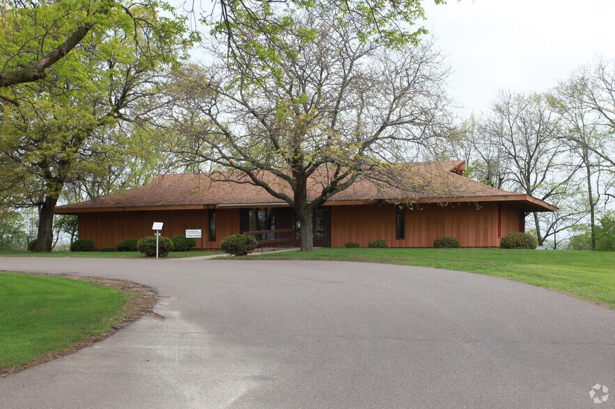 Primary Photo Of 1010 Oak Ridge Dr, Eau Claire Loft Creative Space For Lease