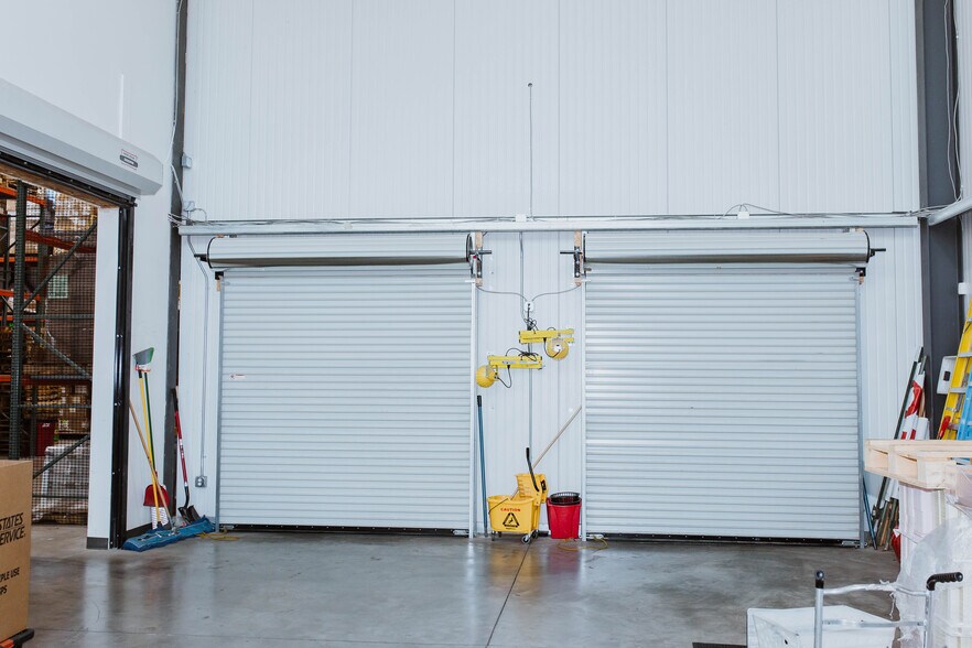 More Photos Of 1374 American Way, Payson Showroom For Sale