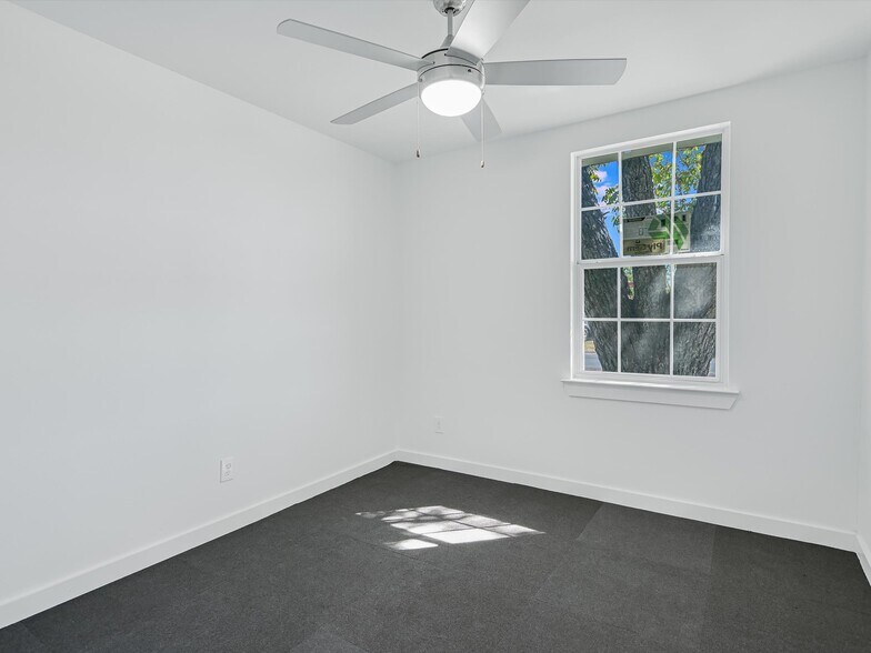 More Photos Of 900 W 2nd St, Taylor Office Residential For Lease