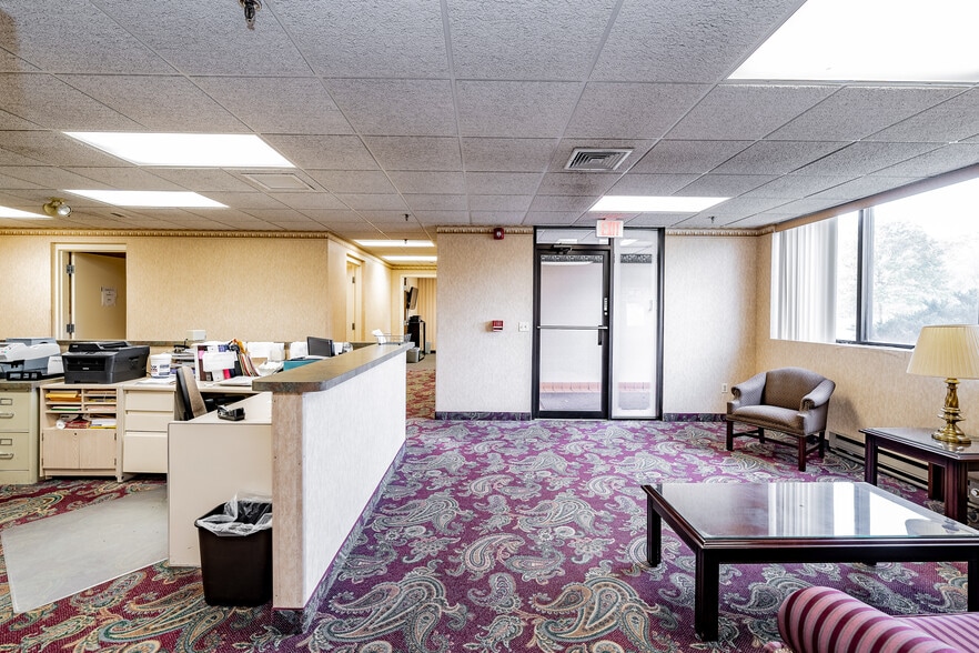 More Photos Of 1094 Suffield St, Agawam Light Manufacturing For Sale