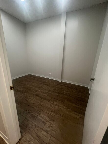 More Photos Of 6040-6080 159th St, Oak Forest General Retail For Lease