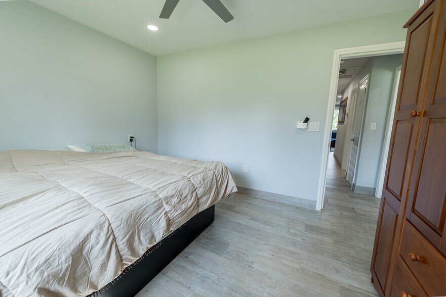More Photos Of 1757 N Temple Ave, Starke Hotel For Sale