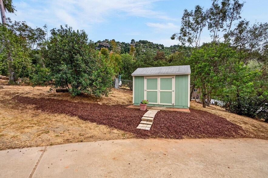 More Photos Of 14621 Woods Valley rd, Valley Center Flex For Sale