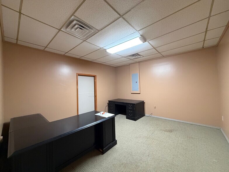 More Photos Of 124 N Main St, Warrenton Restaurant For Lease