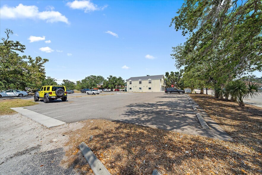 More Photos Of 925 Tamiami Trl S, Venice Storefront Retail Residential For Sale