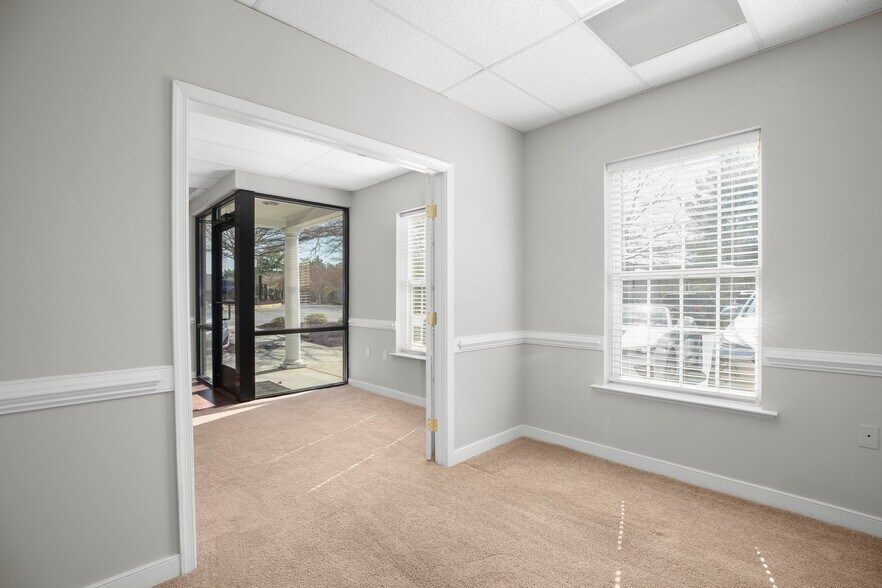 More Photos Of 10708 Ballantraye Dr, Fredericksburg Medical For Sale