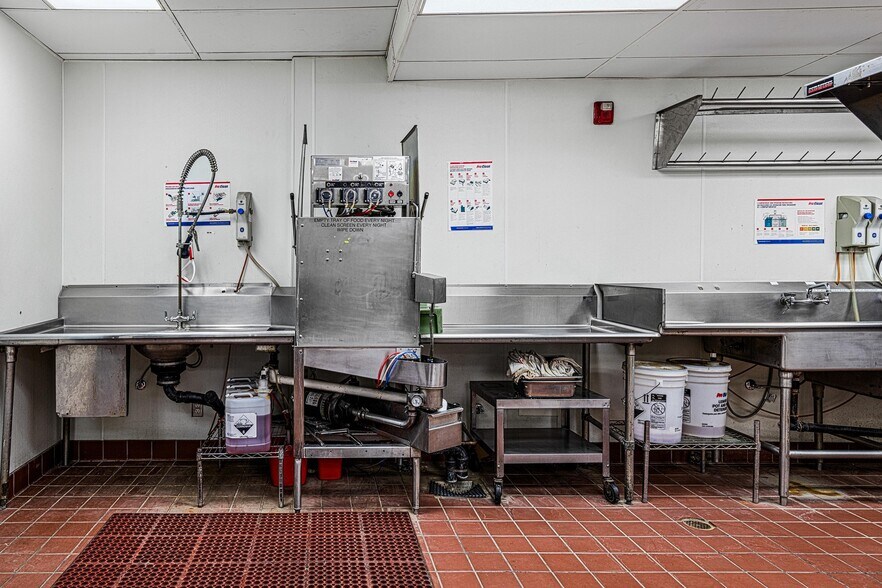 More Photos Of 369 N Palm Canyon Dr, Palm Springs Restaurant For Sale