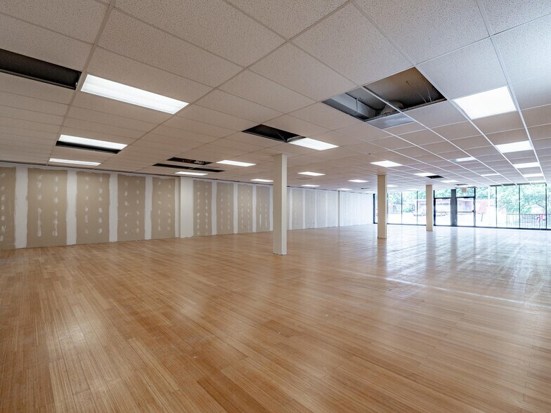 More Photos Of 8322-8330 Olive Blvd, Saint Louis Storefront For Lease