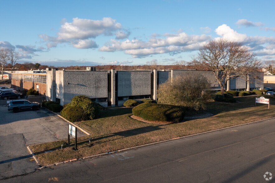 Primary Photo Of 66-70 Austin Blvd, Commack Warehouse For Lease
