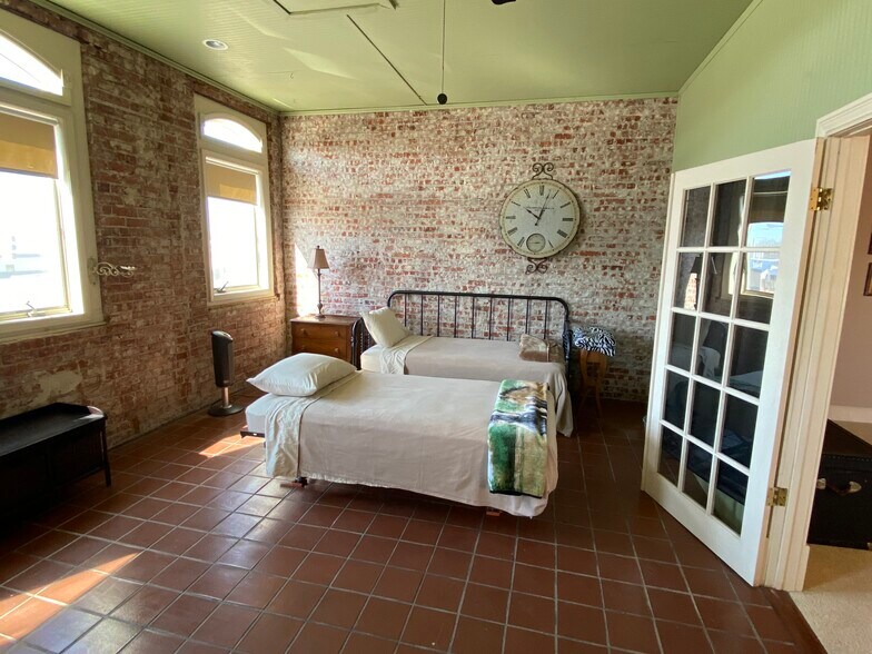 More Photos Of 102 N Fowler St, Meade Office Residential For Sale