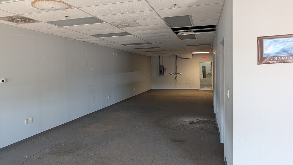 More Photos Of 6100-6180 Broadway, Merrillville Unknown For Lease
